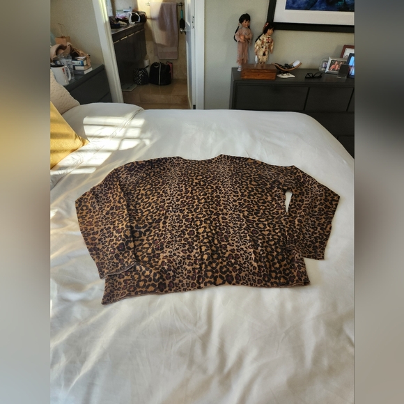 Talbot Button Don Sweater - Picture 2 of 3